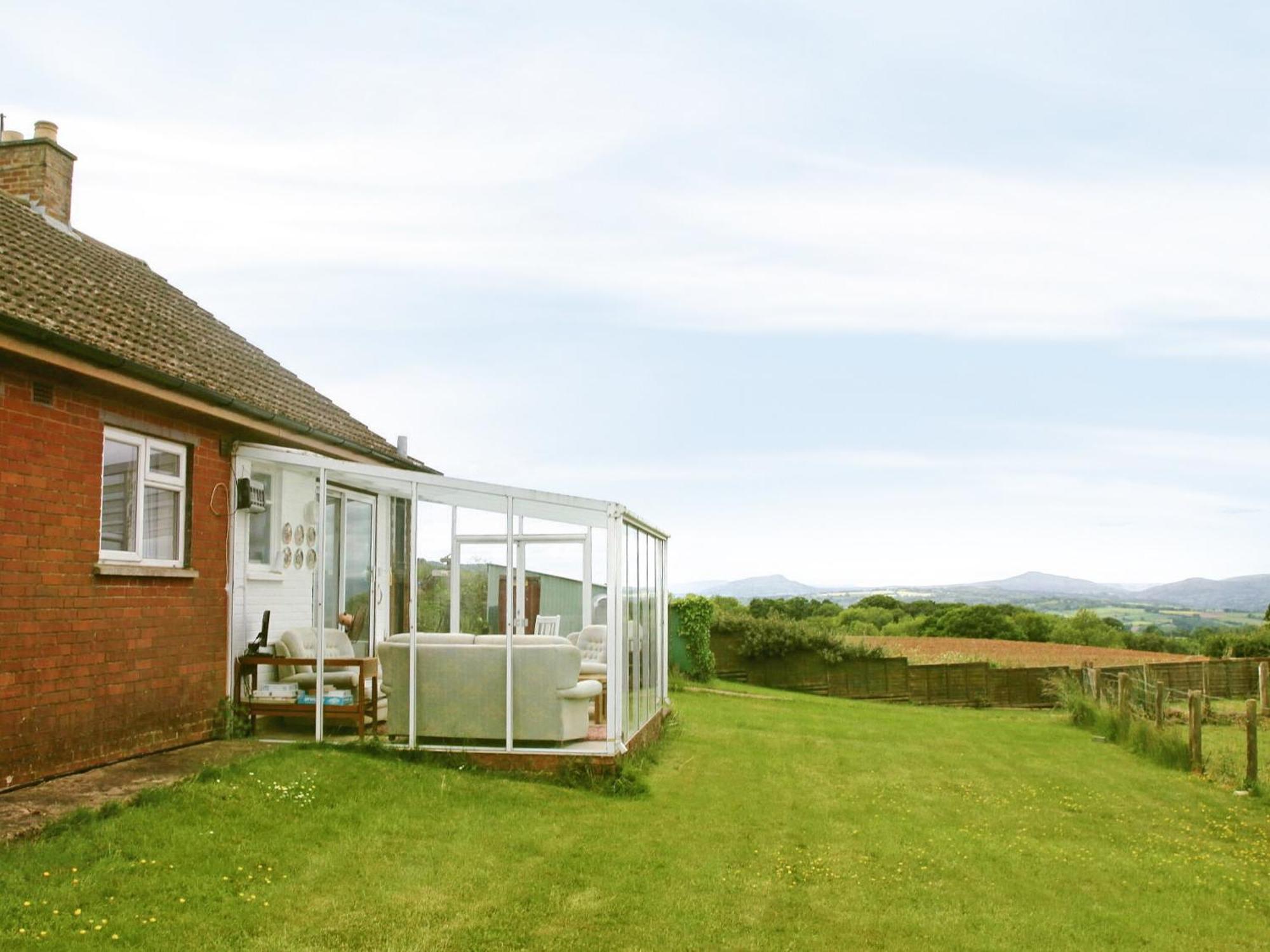 Merryview Bungalow Orcop エクステリア 写真